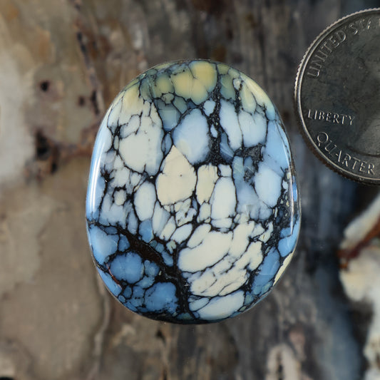Blue crackle-pattern cabochon gemstone, oval with textured surface (Z778)